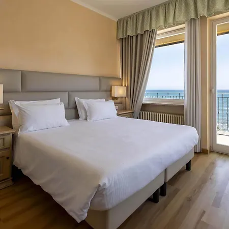 Palace 4* Ντιάνο Μαρίνα