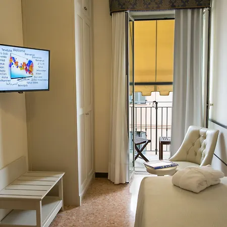 Palace דיאנו מרינה