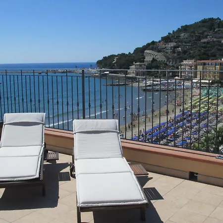 Palace Hotell 4*