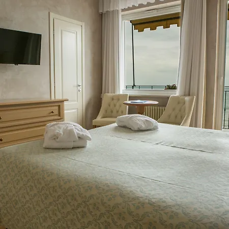 Palace 4*