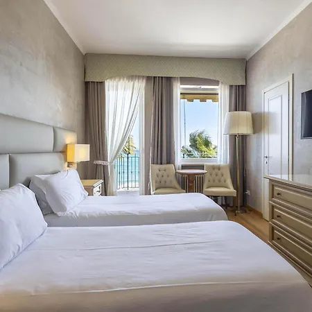 Отель Palace 4*